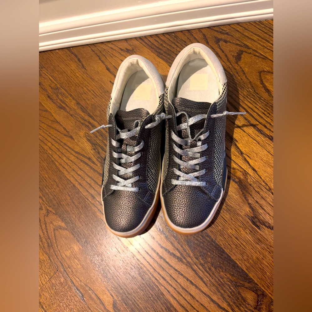 Dolce Vita "Zina" Sneakers. SZ.11